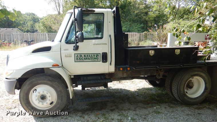 image for item KX9386 2006 International 4300  flatbed truck