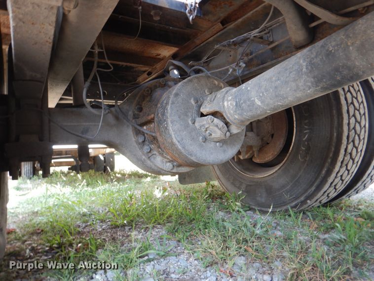 image for item KX9386 2006 International 4300  flatbed truck