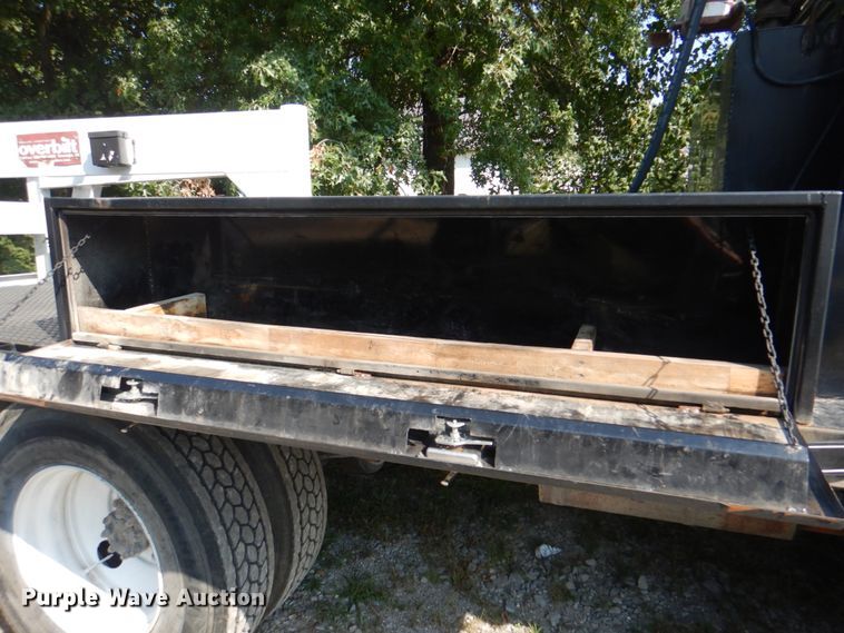 image for item KX9386 2006 International 4300  flatbed truck