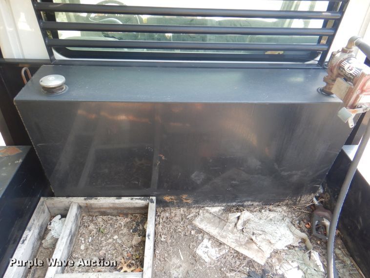 image for item KX9386 2006 International 4300  flatbed truck