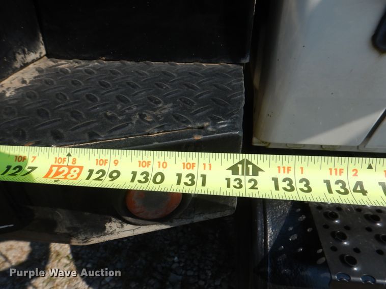 image for item KX9386 2006 International 4300  flatbed truck