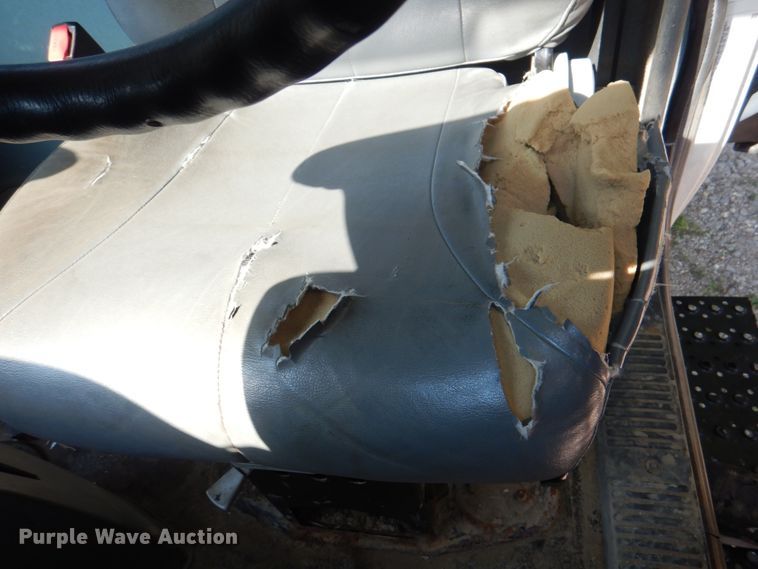 image for item KX9386 2006 International 4300  flatbed truck