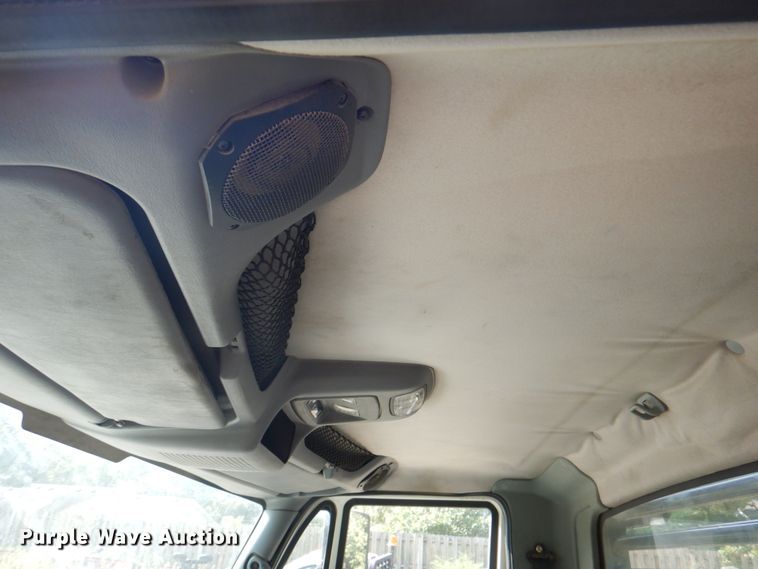 image for item KX9386 2006 International 4300  flatbed truck