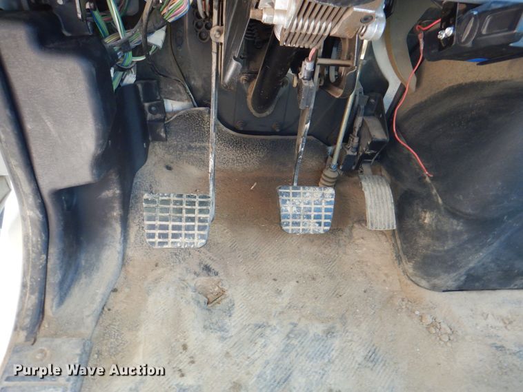 image for item KX9386 2006 International 4300  flatbed truck