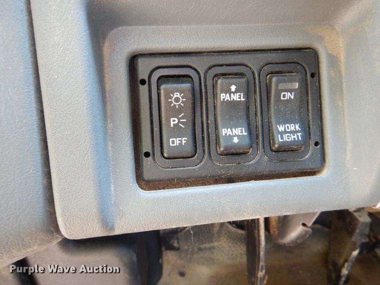 image for item KX9386 2006 International 4300  flatbed truck