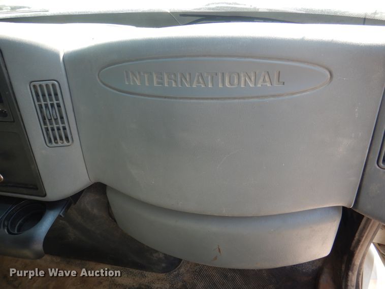 image for item KX9386 2006 International 4300  flatbed truck