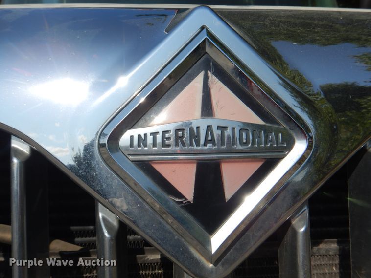 image for item KX9386 2006 International 4300  flatbed truck