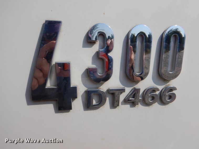 image for item KX9386 2006 International 4300  flatbed truck