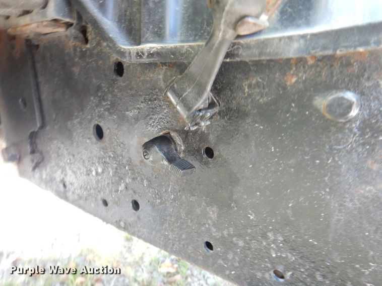 image for item KX9386 2006 International 4300  flatbed truck