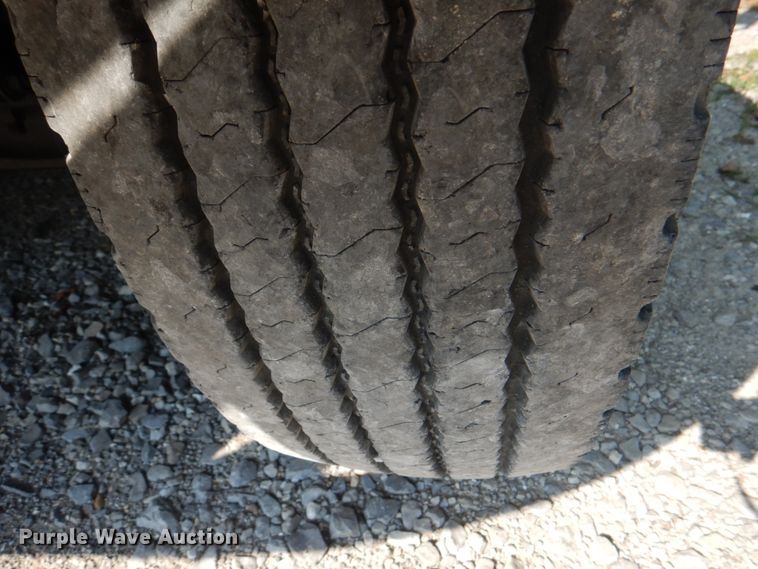 image for item KX9386 2006 International 4300  flatbed truck