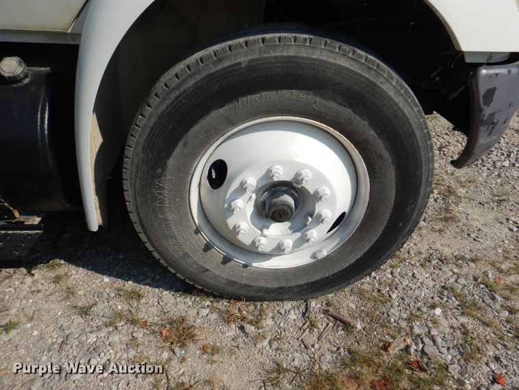 image for item KX9386 2006 International 4300  flatbed truck