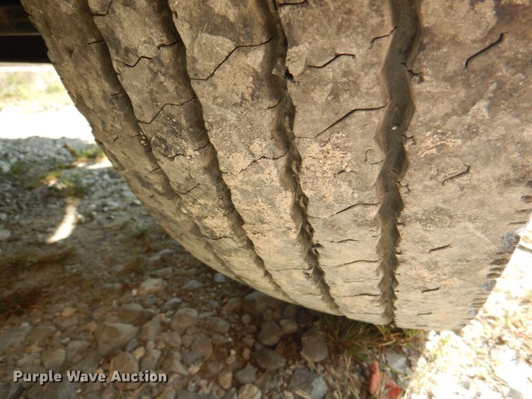 image for item KX9386 2006 International 4300  flatbed truck