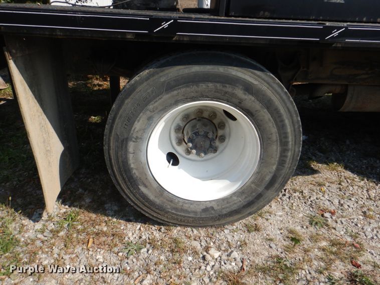 image for item KX9386 2006 International 4300  flatbed truck