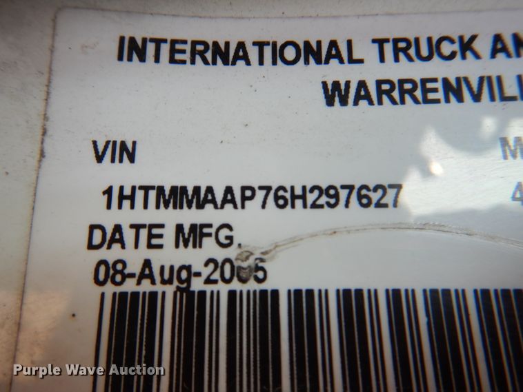 image for item KX9386 2006 International 4300  flatbed truck