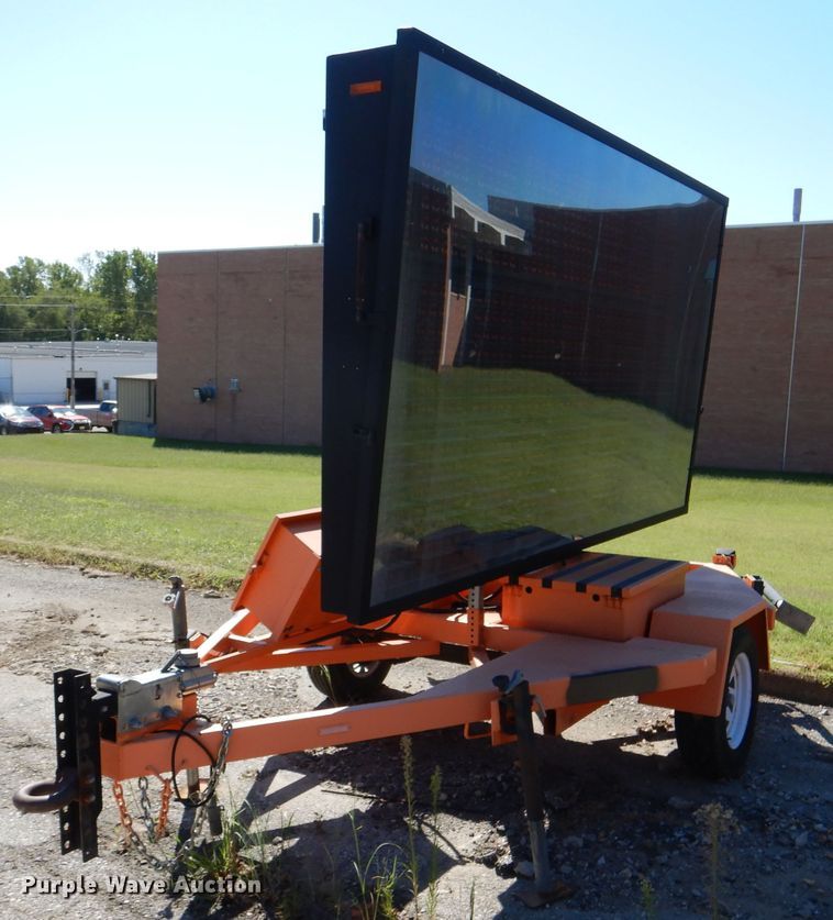 image for item DL3044 2009 Ver-Mac PCMS1210 message board trailer