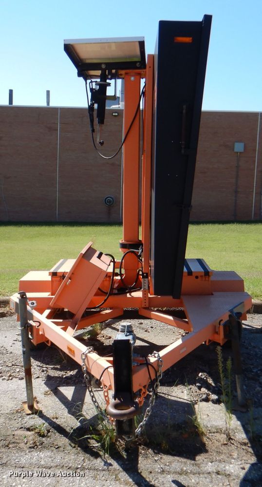 image for item DL3044 2009 Ver-Mac PCMS1210 message board trailer