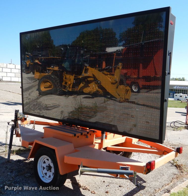 image for item DL3044 2009 Ver-Mac PCMS1210 message board trailer