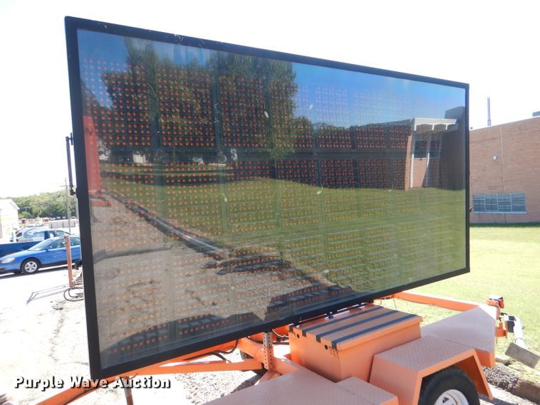 image for item DL3044 2009 Ver-Mac PCMS1210 message board trailer