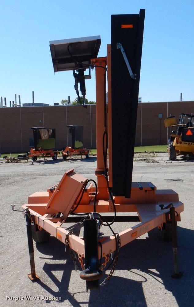 image for item DL3046 2007 Ver-Mac PCMS1210 message board trailer