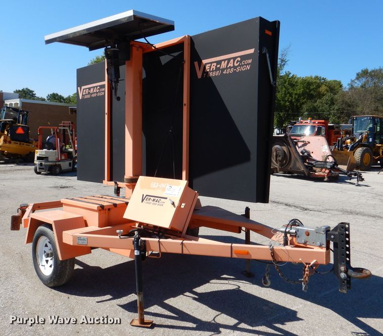 image for item DL3046 2007 Ver-Mac PCMS1210 message board trailer