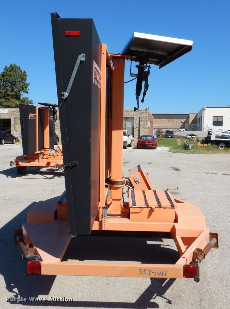 image for item DL3046 2007 Ver-Mac PCMS1210 message board trailer