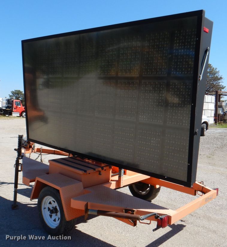 image for item DL3046 2007 Ver-Mac PCMS1210 message board trailer