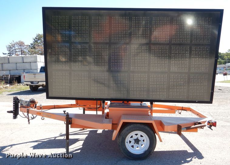 image for item DL3046 2007 Ver-Mac PCMS1210 message board trailer