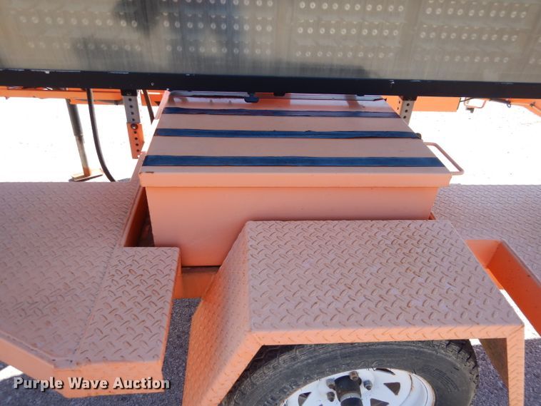 image for item DL3046 2007 Ver-Mac PCMS1210 message board trailer