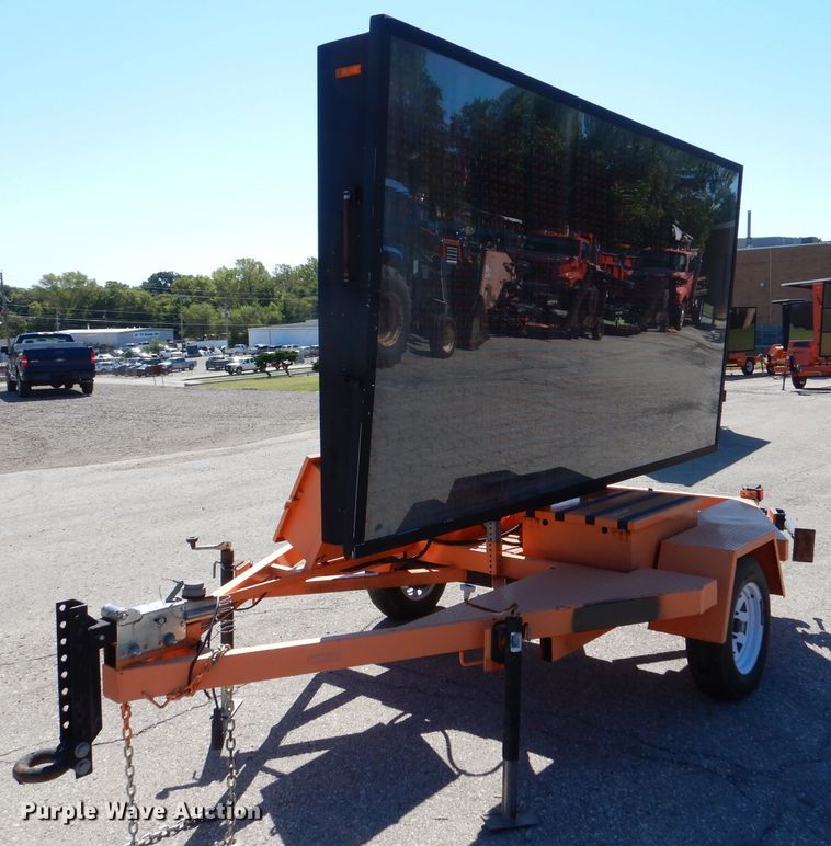 image for item DL3047 2009 Ver-Mac PCMS1210 message board trailer