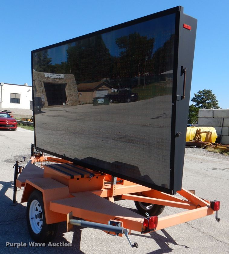 image for item DL3047 2009 Ver-Mac PCMS1210 message board trailer