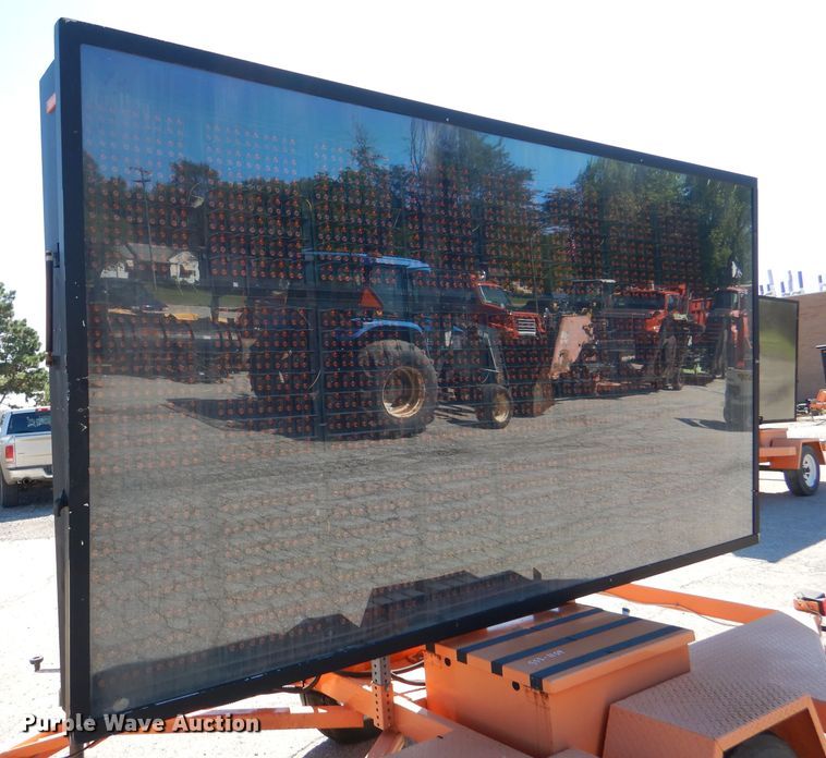 image for item DL3047 2009 Ver-Mac PCMS1210 message board trailer