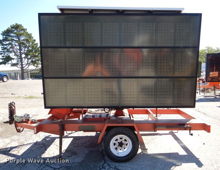 image for item DL3048 2006 Ver-Mac PCMS1210 message board trailer