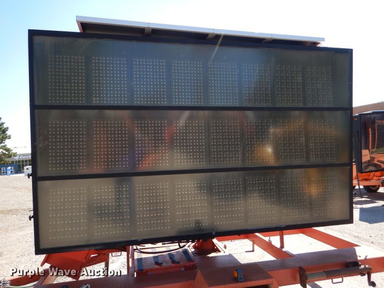 image for item DL3048 2006 Ver-Mac PCMS1210 message board trailer