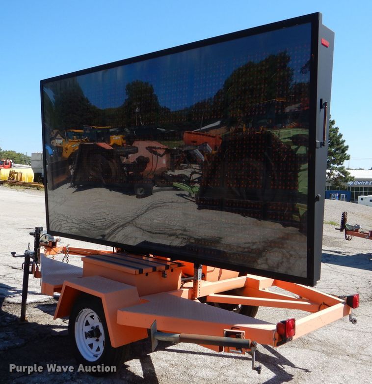 image for item DL3049 2009 Ver-Mac PCMS1210 message board trailer