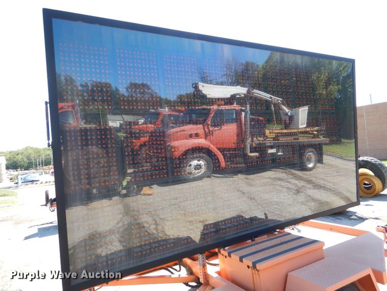 image for item DL3049 2009 Ver-Mac PCMS1210 message board trailer