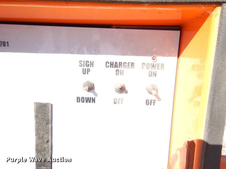 image for item DL3049 2009 Ver-Mac PCMS1210 message board trailer