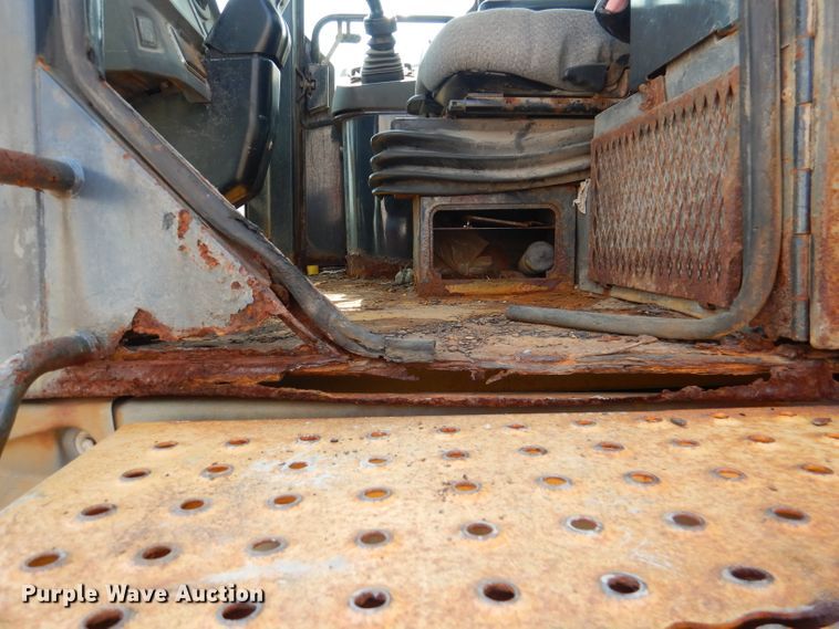 image for item DL3053 2005 John Deere 444J  wheel loader