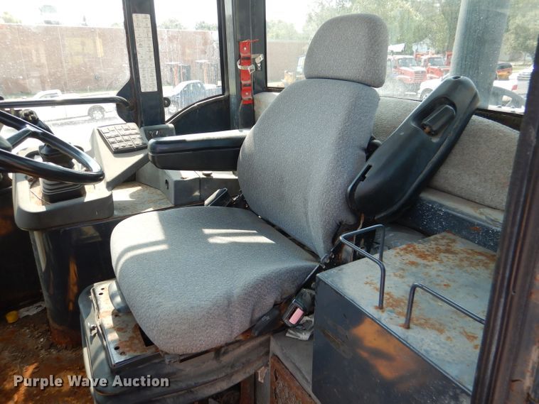 image for item DL3053 2005 John Deere 444J  wheel loader