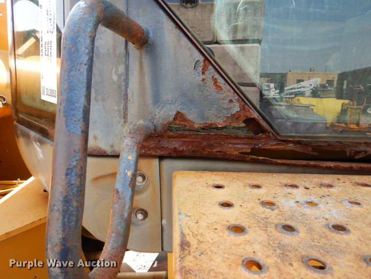 image for item DL3053 2005 John Deere 444J  wheel loader