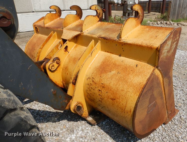 image for item DL3053 2005 John Deere 444J  wheel loader