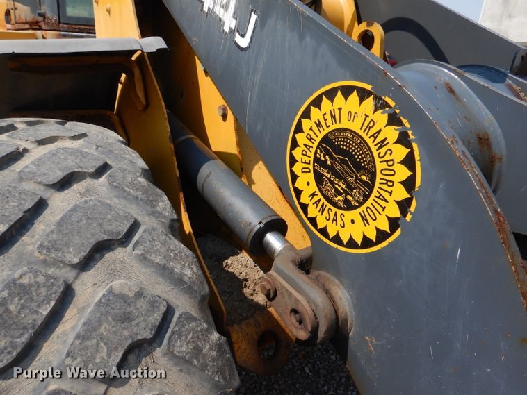 image for item DL3053 2005 John Deere 444J  wheel loader