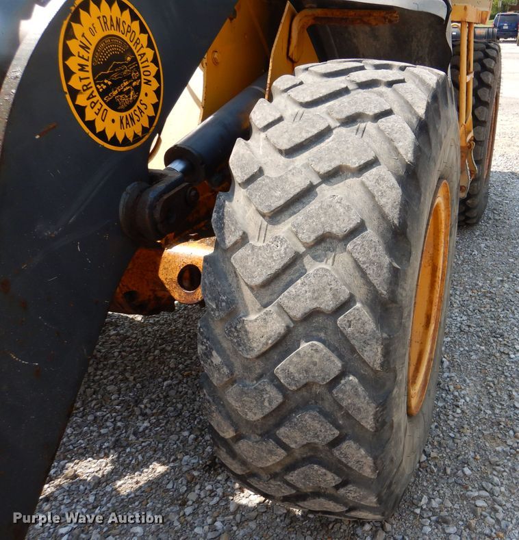 image for item DL3053 2005 John Deere 444J  wheel loader