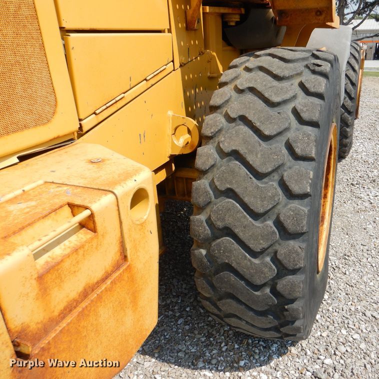 image for item DL3053 2005 John Deere 444J  wheel loader