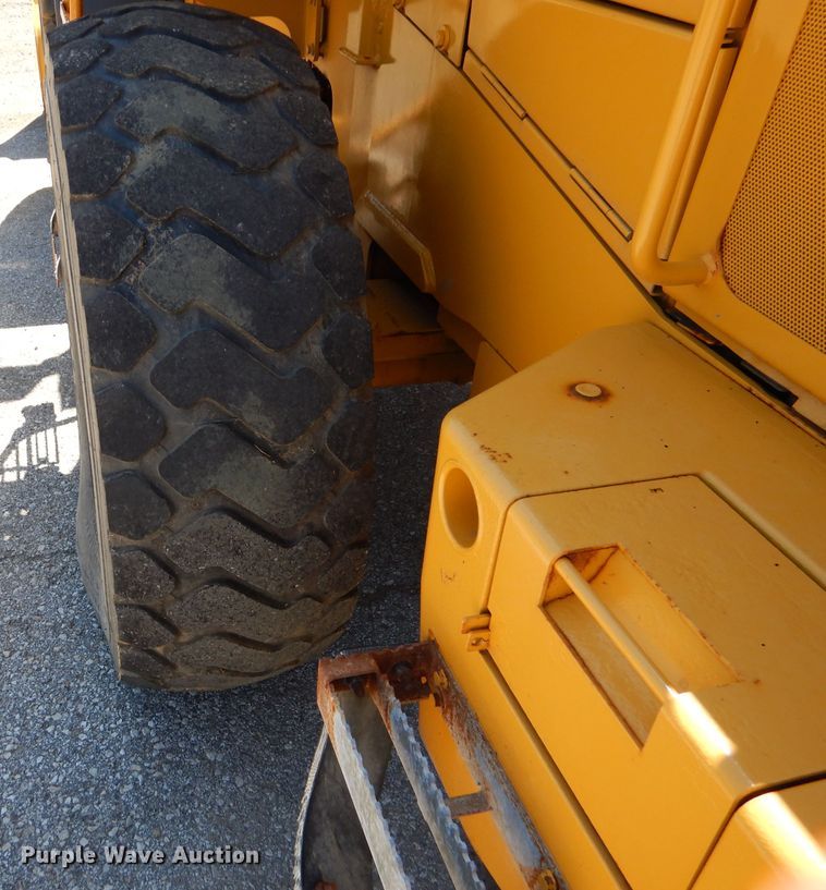 image for item DL3055 2006 John Deere 444J  wheel loader