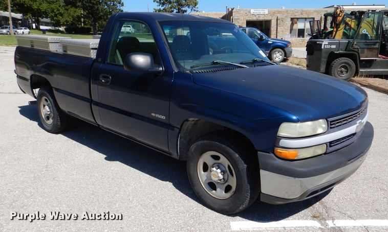 image for item DL3064 2002 Chevrolet Silverado 1500  pickup truck