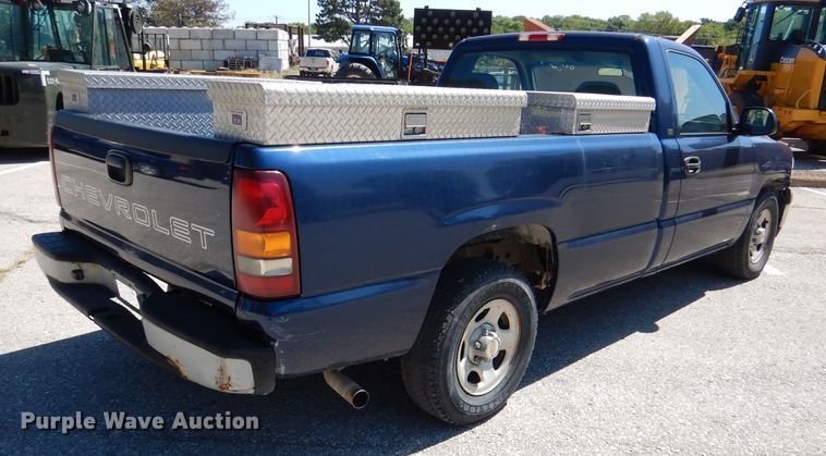 image for item DL3064 2002 Chevrolet Silverado 1500  pickup truck