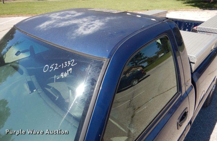 image for item DL3064 2002 Chevrolet Silverado 1500  pickup truck