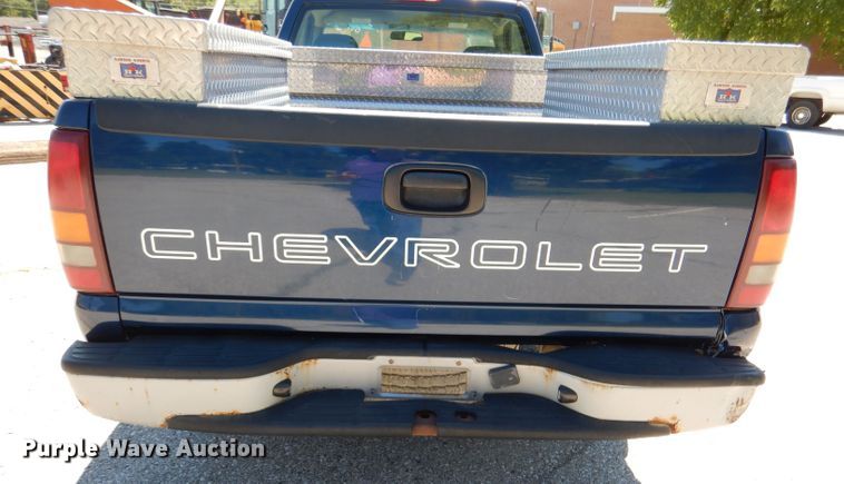 image for item DL3064 2002 Chevrolet Silverado 1500  pickup truck