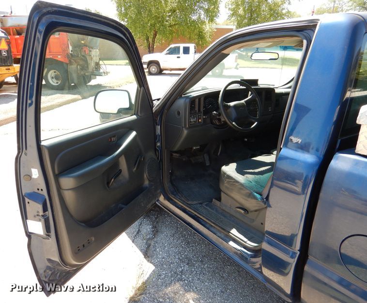 image for item DL3064 2002 Chevrolet Silverado 1500  pickup truck