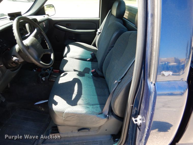 image for item DL3064 2002 Chevrolet Silverado 1500  pickup truck